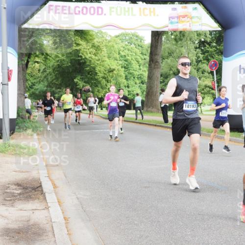 29.06.2025 - hella hamburg halbmarathon MichiJ http://msf.ph/oto/8231758 29.06.2025 10:26:38 Zwischen KM18-KM19 3480, 5791, 6458, 7743, 8571, 9017, 10793, 12739, 13595, 16075, 16992, 18193, 18277 meine-sportfotos.de