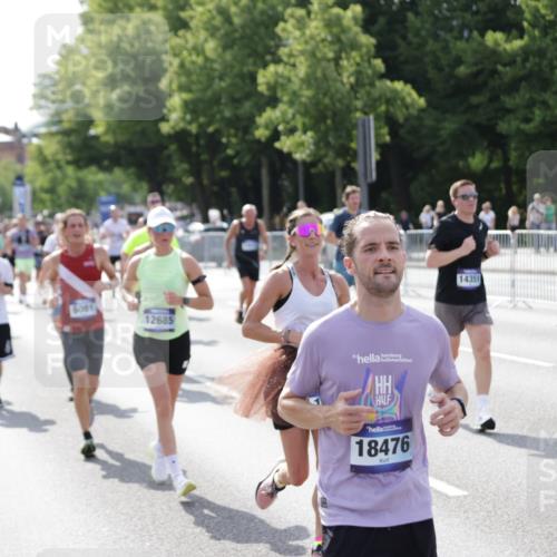 29.06.2025 - hella hamburg halbmarathon Jannik Wohlers http://msf.ph/oto/8231801 29.06.2025 09:52:42 Lombardsbrücke 1012, 1391, 1735, 2048, 2213, 2234, 2590, 2788, 2970, 3021, 3098, 3304, 3907, 3917, 3928, 4981, 4997, 5132, 5623, 5682, 6081, 6152, 6712, 6716, 7005, 7093, 7147, 7450, 8063, 8145, 8467, 8664, 8694, 8704, 8722, 8819, 9232, 9374, 9538, 9540, 9544, 9585, 10208, 10211, 10216, 10313, 11094, 11153, 11291, 11469, 11778, 12154, 12534, 12685, 12783, 12966, 13015, 13051, 13709, 13782, 14351, 14690, 14794, 15126, 15651 meine-sportfotos.de