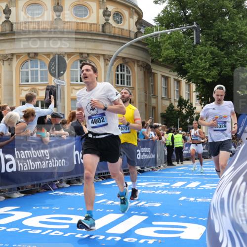 29.06.2025 - hella hamburg halbmarathon Strokosch-Dieckow http://msf.ph/oto/8231802 29.06.2025 10:33:30 Ziel 1053, 2836, 4602, 8312, 8956, 14975, 15326, 16931, 17056, 17191, 17489, 18731, 18854 meine-sportfotos.de