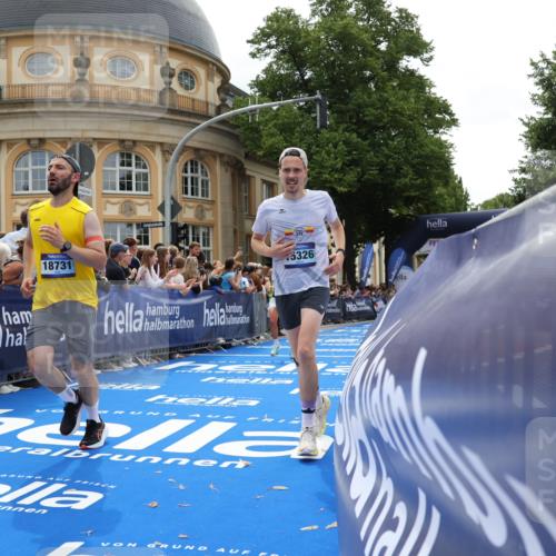 29.06.2025 - hella hamburg halbmarathon Strokosch-Dieckow http://msf.ph/oto/8231848 29.06.2025 10:33:31 Ziel 1053, 1396, 2836, 4602, 8312, 8956, 12595, 14975, 15326, 16931, 17056, 17191, 18731, 18854 meine-sportfotos.de