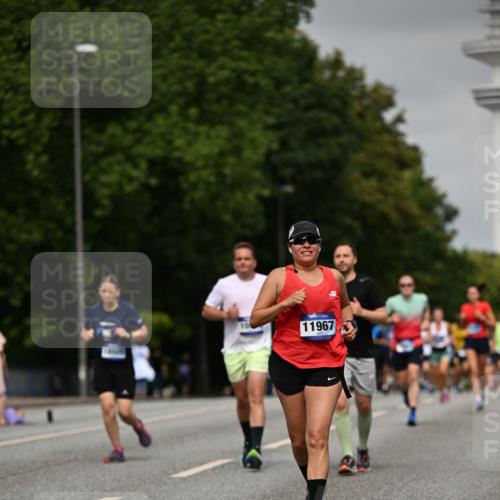 29.06.2025 - hella hamburg halbmarathon Dr. Thomas Lammeyer http://msf.ph/oto/8231895 29.06.2025 10:13:27 Kennedybrücke 4592, 7081, 7187, 9297, 9306, 9781, 10819, 11067 meine-sportfotos.de