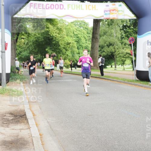 29.06.2025 - hella hamburg halbmarathon MichiJ http://msf.ph/oto/8232043 29.06.2025 10:26:39 Zwischen KM18-KM19 3480, 5791, 6458, 7743, 8571, 9017, 9643, 10793, 12739, 13595, 16075, 16992, 18193, 18277 meine-sportfotos.de