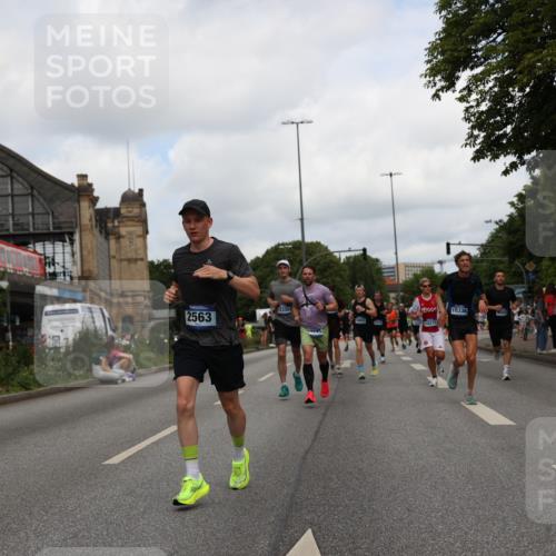 29.06.2025 - hella hamburg halbmarathon Yannick Fuchs http://msf.ph/oto/8232098 29.06.2025 10:34:11 20KM 1343, 2044, 2525, 2546, 2563, 2972, 3547, 4398, 4565, 4759, 5752, 7981, 8319, 8346, 8925, 9116, 9265, 9540, 11284, 11305, 11714, 11806, 12046, 12091, 12335, 12372, 13190, 13479, 13514, 14204, 14272, 14359, 15094, 15336, 15435, 15744, 17005, 17215, 17360, 17425, 17668, 17792, 17916, 18013, 18149, 18154, 18285, 18803 meine-sportfotos.de