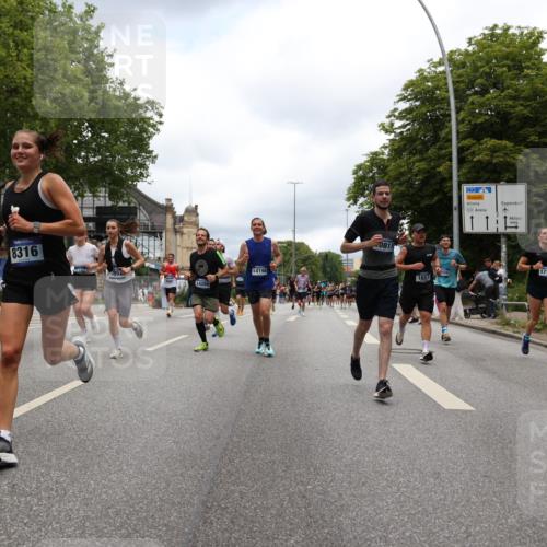29.06.2025 - hella hamburg halbmarathon Yannick Fuchs http://msf.ph/oto/8232130 29.06.2025 10:46:50 20KM 1098, 1257, 1482, 1657, 1683, 2111, 2208, 2444, 2814, 3258, 3399, 3715, 3952, 3999, 4121, 4419, 4587, 4726, 5169, 5194, 5607, 5907, 6897, 7178, 7232, 7383, 7475, 8316, 8587, 8955, 9065, 9163, 10529, 10811, 11217, 11589, 11604, 11689, 12155, 12482, 12519, 13211, 13301, 14198, 14286, 14805, 15681, 15980, 16320, 16467, 16929, 17130, 17198, 17710, 17773, 18249, 18331, 19208 meine-sportfotos.de
