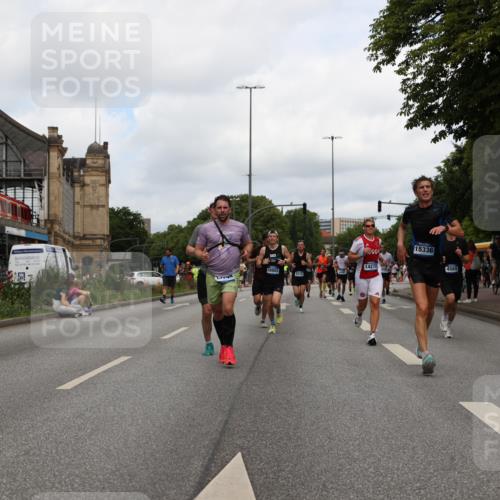 29.06.2025 - hella hamburg halbmarathon Yannick Fuchs http://msf.ph/oto/8232146 29.06.2025 10:34:12 20KM 1343, 1358, 2044, 2525, 2546, 2563, 2972, 3547, 4398, 4565, 4759, 5752, 7981, 8319, 8346, 8925, 9116, 9265, 9540, 11284, 11305, 11714, 11806, 12046, 12091, 12335, 12372, 13190, 13479, 13514, 14204, 14272, 14359, 15094, 15336, 15435, 15744, 17005, 17215, 17360, 17425, 17668, 17792, 17916, 18013, 18154, 18285, 18803 meine-sportfotos.de
