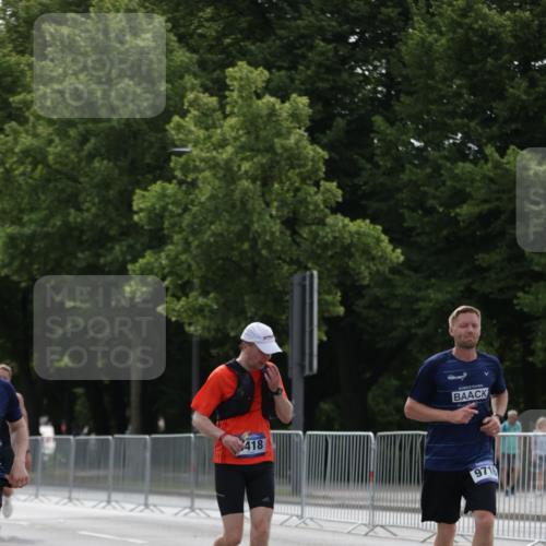 29.06.2025 - hella hamburg halbmarathon Jannik Wohlers http://msf.ph/oto/8232182 29.06.2025 10:28:10 Lombardsbrücke 4700, 5718, 5903, 5939, 6102, 6418, 7980, 8560, 9642, 9716, 9855, 10434, 13400, 15256, 16125, 16643, 18293, 18604, 19180 meine-sportfotos.de