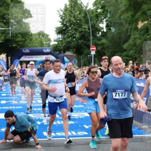 29.06.2025 - hella hamburg halbmarathon Zöllner http://msf.ph/oto/8232184 29.06.2025 10:53:55 Ziel 1422, 1706, 1870, 5607, 6260, 7177, 7395, 7973, 9922, 10529, 10891, 12413, 14026, 14175, 15502, 16477, 16538, 17740, 18249, 18418, 18487, 18759, 18831, 18879, 18915, 19177 meine-sportfotos.de