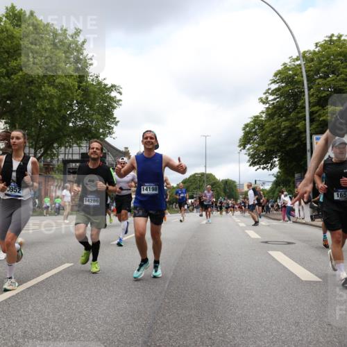 29.06.2025 - hella hamburg halbmarathon Yannick Fuchs http://msf.ph/oto/8232267 29.06.2025 10:46:51 20KM 1098, 1257, 1482, 1657, 1683, 2111, 2208, 2444, 2814, 3258, 3399, 3952, 3999, 4121, 4419, 4587, 4726, 5169, 5194, 5607, 5907, 6897, 7178, 7232, 7383, 7475, 8316, 8587, 8651, 8955, 9065, 9163, 10529, 10811, 11217, 11588, 11589, 11604, 11689, 12155, 12482, 12519, 13211, 13301, 14198, 14286, 14805, 15681, 15980, 16320, 16467, 16929, 17130, 17198, 17710, 17773, 18249, 18331, 19208 meine-sportfotos.de