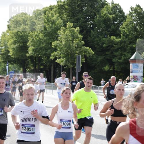 29.06.2025 - hella hamburg halbmarathon Jannik Wohlers http://msf.ph/oto/8232307 29.06.2025 09:52:45 Lombardsbrücke 1012, 1391, 1735, 1759, 2048, 2213, 2234, 2590, 2970, 3021, 3304, 3907, 3917, 3928, 4553, 4981, 4997, 5132, 5623, 5624, 6081, 6152, 6203, 6712, 6716, 7005, 7093, 7147, 7204, 7450, 7765, 8063, 8145, 8664, 8694, 8704, 8722, 8819, 9232, 9305, 9374, 9534, 9538, 9540, 9544, 9585, 10208, 10211, 10216, 10246, 10313, 11094, 11153, 11291, 11469, 11648, 12035, 12154, 12534, 12643, 12685, 12783, 12966, 13015, 13051, 13709, 13782, 14351, 14690, 14794, 15126, 15651, 15803, 15900 meine-sportfotos.de