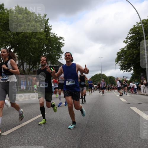 29.06.2025 - hella hamburg halbmarathon Yannick Fuchs http://msf.ph/oto/8232317 29.06.2025 10:46:51 20KM 1098, 1257, 1482, 1657, 1683, 2111, 2208, 2444, 2814, 3258, 3399, 3952, 3999, 4121, 4419, 4587, 4726, 5169, 5194, 5607, 5907, 6897, 7178, 7232, 7383, 7475, 8316, 8587, 8651, 8955, 9065, 9163, 10529, 10811, 11217, 11588, 11589, 11604, 11689, 12155, 12482, 12519, 13211, 13301, 14198, 14286, 14805, 15681, 15980, 16320, 16467, 16929, 17130, 17198, 17710, 17773, 18249, 18331, 19208 meine-sportfotos.de