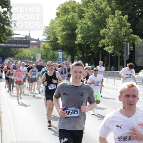 29.06.2025 - hella hamburg halbmarathon Jannik Wohlers http://msf.ph/oto/8232359 29.06.2025 09:52:45 Lombardsbrücke 1012, 1391, 1735, 1759, 2048, 2213, 2234, 2590, 2970, 3021, 3304, 3907, 3917, 3928, 4553, 4981, 4997, 5132, 5623, 5624, 6081, 6152, 6203, 6712, 6716, 7005, 7093, 7147, 7204, 7450, 7765, 8063, 8145, 8664, 8694, 8704, 8722, 8819, 9232, 9305, 9374, 9534, 9538, 9540, 9544, 9585, 10208, 10211, 10216, 10246, 10313, 11094, 11153, 11291, 11469, 11648, 12035, 12154, 12534, 12643, 12685, 12783, 12966, 13015, 13051, 13709, 13782, 14351, 14690, 14794, 15126, 15651, 15803, 15900 meine-sportfotos.de