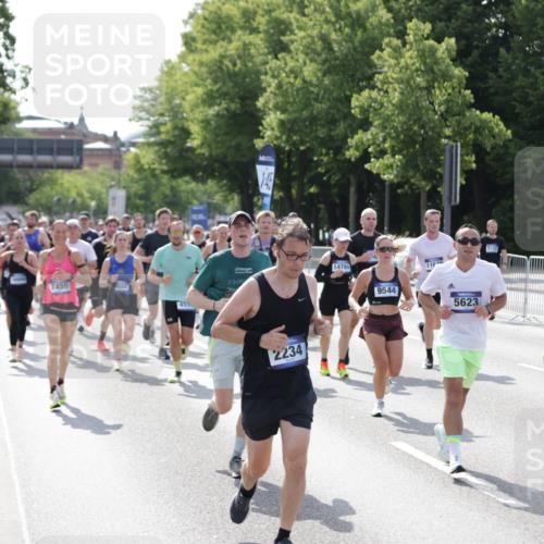 29.06.2025 - hella hamburg halbmarathon Jannik Wohlers http://msf.ph/oto/8232391 29.06.2025 09:52:47 Lombardsbrücke 1012, 1391, 1558, 1735, 1759, 2048, 2213, 2234, 2590, 2970, 3304, 3907, 3928, 4091, 4553, 4997, 5022, 5132, 5623, 5624, 6081, 6152, 6203, 6712, 7093, 7147, 7204, 7450, 7765, 8063, 8145, 8664, 8694, 8704, 8722, 8819, 9232, 9305, 9534, 9538, 9540, 9544, 9585, 9794, 10208, 10211, 10216, 10246, 10313, 11094, 11153, 11291, 11469, 11648, 12035, 12154, 12643, 12685, 12783, 12966, 13015, 13051, 13303, 13690, 13709, 13782, 14351, 14690, 14794, 15651, 15803, 15900, 16617 meine-sportfotos.de