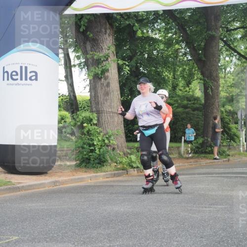 29.06.2025 - hella hamburg halbmarathon KatJ http://msf.ph/oto/8232394 29.06.2025 09:42:34 Zwischen KM18-KM19  meine-sportfotos.de