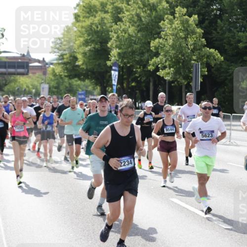 29.06.2025 - hella hamburg halbmarathon Jannik Wohlers http://msf.ph/oto/8232400 29.06.2025 09:52:47 Lombardsbrücke 1012, 1391, 1558, 1735, 1759, 2048, 2213, 2234, 2590, 2970, 3304, 3907, 3928, 4091, 4553, 4997, 5022, 5132, 5623, 5624, 6081, 6152, 6203, 6712, 7093, 7147, 7204, 7450, 7765, 8063, 8145, 8664, 8694, 8704, 8722, 8819, 9232, 9305, 9534, 9538, 9540, 9544, 9585, 9794, 10208, 10211, 10216, 10246, 10313, 11094, 11153, 11291, 11469, 11648, 12035, 12154, 12643, 12685, 12783, 12966, 13015, 13051, 13303, 13690, 13709, 13782, 14351, 14690, 14794, 15651, 15803, 15900, 16617 meine-sportfotos.de
