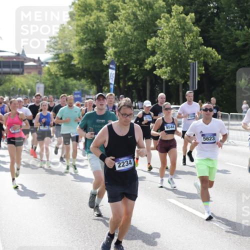 29.06.2025 - hella hamburg halbmarathon Jannik Wohlers http://msf.ph/oto/8232412 29.06.2025 09:52:47 Lombardsbrücke 1012, 1391, 1558, 1735, 1759, 2048, 2213, 2234, 2590, 2970, 3304, 3907, 3928, 4091, 4553, 4997, 5022, 5132, 5623, 5624, 6081, 6152, 6203, 6712, 7093, 7147, 7204, 7450, 7765, 8063, 8145, 8664, 8694, 8704, 8722, 8819, 9232, 9305, 9534, 9538, 9540, 9544, 9585, 9794, 10208, 10211, 10216, 10246, 10313, 11094, 11153, 11291, 11469, 11648, 12035, 12154, 12643, 12685, 12783, 12966, 13015, 13051, 13303, 13690, 13709, 13782, 14351, 14690, 14794, 15651, 15803, 15900, 16617 meine-sportfotos.de