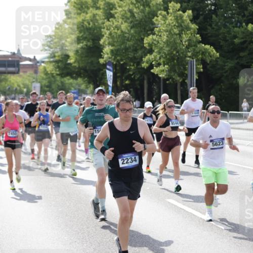 29.06.2025 - hella hamburg halbmarathon Jannik Wohlers http://msf.ph/oto/8232442 29.06.2025 09:52:47 Lombardsbrücke 1012, 1391, 1558, 1735, 1759, 2048, 2213, 2234, 2590, 2970, 3304, 3907, 3928, 4091, 4553, 4997, 5022, 5132, 5623, 5624, 6081, 6152, 6203, 6712, 7093, 7147, 7204, 7450, 7765, 8063, 8145, 8664, 8694, 8704, 8722, 8819, 9232, 9305, 9534, 9538, 9540, 9544, 9585, 9794, 10208, 10211, 10216, 10246, 10313, 11094, 11153, 11291, 11469, 11648, 12035, 12154, 12643, 12685, 12783, 12966, 13015, 13051, 13303, 13690, 13709, 13782, 14351, 14690, 14794, 15651, 15803, 15900, 16617 meine-sportfotos.de
