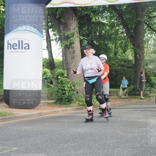 29.06.2025 - hella hamburg halbmarathon KatJ http://msf.ph/oto/8232455 29.06.2025 09:42:34 Zwischen KM18-KM19  meine-sportfotos.de