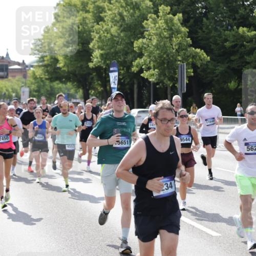 29.06.2025 - hella hamburg halbmarathon Jannik Wohlers http://msf.ph/oto/8232470 29.06.2025 09:52:47 Lombardsbrücke 1012, 1391, 1558, 1735, 1759, 2048, 2213, 2234, 2590, 2970, 3304, 3907, 3928, 4091, 4553, 4997, 5022, 5132, 5623, 5624, 6081, 6152, 6203, 6712, 7093, 7147, 7204, 7450, 7765, 8063, 8145, 8664, 8694, 8704, 8722, 8819, 9232, 9305, 9534, 9538, 9540, 9544, 9585, 9794, 10208, 10211, 10216, 10246, 10313, 11094, 11153, 11291, 11469, 11648, 12035, 12154, 12643, 12685, 12783, 12966, 13015, 13051, 13303, 13690, 13709, 13782, 14351, 14690, 14794, 15651, 15803, 15900, 16617 meine-sportfotos.de
