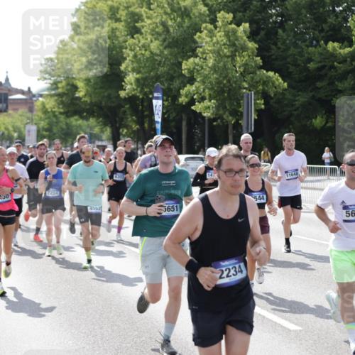 29.06.2025 - hella hamburg halbmarathon Jannik Wohlers http://msf.ph/oto/8232487 29.06.2025 09:52:47 Lombardsbrücke 1012, 1391, 1558, 1735, 1759, 2048, 2213, 2234, 2590, 2970, 3304, 3907, 3928, 4091, 4553, 4997, 5022, 5132, 5623, 5624, 6081, 6152, 6203, 6712, 7093, 7147, 7204, 7450, 7765, 8063, 8145, 8664, 8694, 8704, 8722, 8819, 9232, 9305, 9534, 9538, 9540, 9544, 9585, 9794, 10208, 10211, 10216, 10246, 10313, 11094, 11153, 11291, 11469, 11648, 12035, 12154, 12643, 12685, 12783, 12966, 13015, 13051, 13303, 13690, 13709, 13782, 14351, 14690, 14794, 15651, 15803, 15900, 16617 meine-sportfotos.de