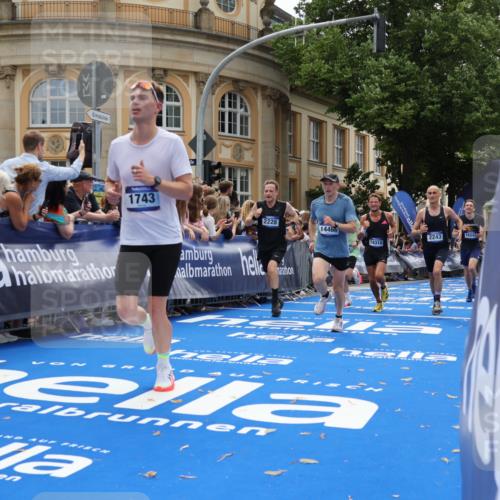 29.06.2025 - hella hamburg halbmarathon Strokosch-Dieckow http://msf.ph/oto/8232506 29.06.2025 10:33:49 Ziel 1743, 2228, 2243, 2746, 4246, 5193, 10865, 13771, 14310, 14466, 15500, 16243 meine-sportfotos.de