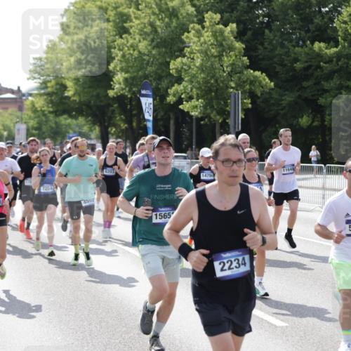 29.06.2025 - hella hamburg halbmarathon Jannik Wohlers http://msf.ph/oto/8232510 29.06.2025 09:52:47 Lombardsbrücke 1012, 1391, 1558, 1735, 1759, 2048, 2213, 2234, 2590, 2970, 3304, 3907, 3928, 4091, 4553, 4997, 5022, 5132, 5623, 5624, 6081, 6152, 6203, 6712, 7093, 7147, 7204, 7450, 7765, 8063, 8145, 8664, 8694, 8704, 8722, 8819, 9232, 9305, 9534, 9538, 9540, 9544, 9585, 9794, 10208, 10211, 10216, 10246, 10313, 11094, 11153, 11291, 11469, 11648, 12035, 12154, 12643, 12685, 12783, 12966, 13015, 13051, 13303, 13690, 13709, 13782, 14351, 14690, 14794, 15651, 15803, 15900, 16617 meine-sportfotos.de