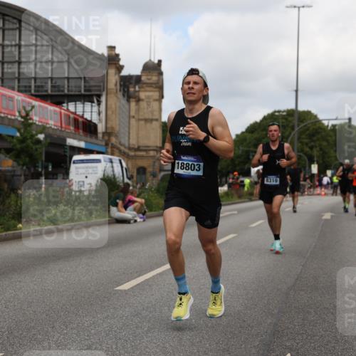 29.06.2025 - hella hamburg halbmarathon Yannick Fuchs http://msf.ph/oto/8232522 29.06.2025 10:34:14 20KM 1343, 1358, 2044, 2525, 2546, 2563, 2573, 2972, 3547, 3626, 4398, 4565, 4759, 5752, 7981, 8319, 8346, 8925, 9116, 9265, 9540, 11284, 11305, 11714, 11806, 12046, 12091, 12335, 12372, 13190, 13479, 13514, 14204, 14272, 14359, 15094, 15336, 15435, 15744, 17005, 17215, 17360, 17425, 17668, 17792, 17916, 18013, 18154, 18285, 18803 meine-sportfotos.de