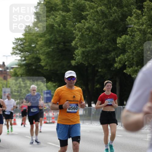 29.06.2025 - hella hamburg halbmarathon Jannik Wohlers http://msf.ph/oto/8232552 29.06.2025 10:28:15 Lombardsbrücke 1557, 4700, 5249, 5250, 5718, 5903, 5939, 6102, 6418, 7980, 8560, 9642, 9716, 9855, 10068, 10434, 15256, 16125, 16643, 18293 meine-sportfotos.de