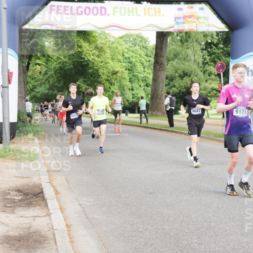 29.06.2025 - hella hamburg halbmarathon MichiJ http://msf.ph/oto/8232572 29.06.2025 10:26:41 Zwischen KM18-KM19 3480, 5791, 7743, 8571, 9017, 9171, 9643, 10793, 16075, 18193, 18277 meine-sportfotos.de
