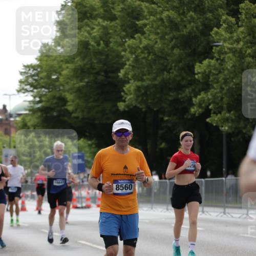 29.06.2025 - hella hamburg halbmarathon Jannik Wohlers http://msf.ph/oto/8232586 29.06.2025 10:28:15 Lombardsbrücke 1557, 4700, 5249, 5250, 5718, 5903, 5939, 6102, 6418, 7980, 8560, 9642, 9716, 9855, 10068, 10434, 15256, 16125, 16643, 18293 meine-sportfotos.de