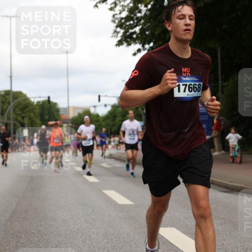 29.06.2025 - hella hamburg halbmarathon Yannick Fuchs http://msf.ph/oto/8232615 29.06.2025 10:34:15 20KM 1343, 1358, 2044, 2525, 2546, 2563, 2573, 2972, 3547, 3626, 4398, 4565, 4759, 5752, 7981, 8319, 8346, 8925, 9116, 9265, 9540, 11284, 11305, 11714, 11806, 12046, 12091, 12335, 12372, 13190, 13479, 13514, 14204, 14272, 14359, 15094, 15336, 15421, 15435, 15744, 17005, 17215, 17360, 17425, 17668, 17792, 17916, 18013, 18154, 18285, 18803 meine-sportfotos.de