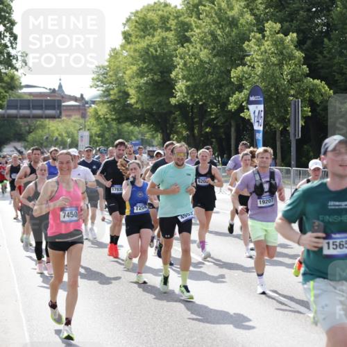 29.06.2025 - hella hamburg halbmarathon Jannik Wohlers http://msf.ph/oto/8232620 29.06.2025 09:52:48 Lombardsbrücke 1012, 1391, 1466, 1558, 1735, 1759, 2048, 2213, 2234, 2590, 2970, 3304, 3907, 3928, 4091, 4553, 4997, 5022, 5132, 5623, 5624, 6081, 6152, 6203, 6460, 6712, 7147, 7204, 7322, 7450, 7765, 8063, 8145, 8664, 8694, 8704, 8722, 8819, 9232, 9305, 9534, 9538, 9540, 9544, 9585, 9794, 10208, 10211, 10216, 10246, 10313, 10789, 11094, 11153, 11291, 11469, 11648, 12035, 12154, 12643, 12685, 12966, 13015, 13051, 13303, 13690, 13709, 13782, 14351, 14794, 15651, 15803, 15900, 16617 meine-sportfotos.de