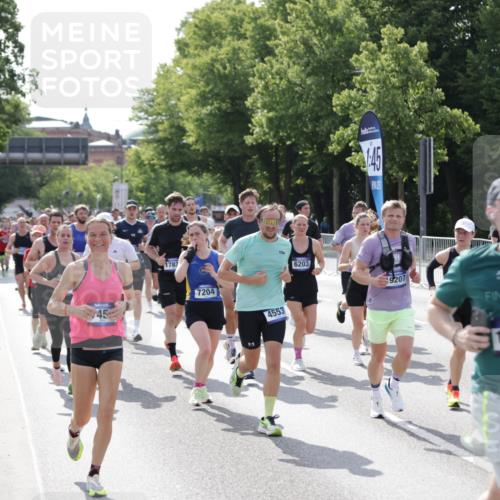 29.06.2025 - hella hamburg halbmarathon Jannik Wohlers http://msf.ph/oto/8232647 29.06.2025 09:52:48 Lombardsbrücke 1012, 1391, 1466, 1558, 1735, 1759, 2048, 2213, 2234, 2590, 2970, 3304, 3907, 3928, 4091, 4553, 4997, 5022, 5132, 5623, 5624, 6081, 6152, 6203, 6460, 6712, 7147, 7204, 7322, 7450, 7765, 8063, 8145, 8664, 8694, 8704, 8722, 8819, 9232, 9305, 9534, 9538, 9540, 9544, 9585, 9794, 10208, 10211, 10216, 10246, 10313, 10789, 11094, 11153, 11291, 11469, 11648, 12035, 12154, 12643, 12685, 12966, 13015, 13051, 13303, 13690, 13709, 13782, 14351, 14794, 15651, 15803, 15900, 16617 meine-sportfotos.de