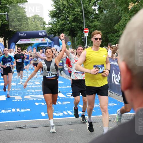 29.06.2025 - hella hamburg halbmarathon Zöllner http://msf.ph/oto/8232693 29.06.2025 10:54:15 Ziel 3103, 3177, 3861, 3898, 5638, 6082, 6084, 6294, 6443, 6581, 7274, 8390, 9791, 12213, 13033, 13397, 13794, 15169, 15524, 16527, 16780, 16871 meine-sportfotos.de