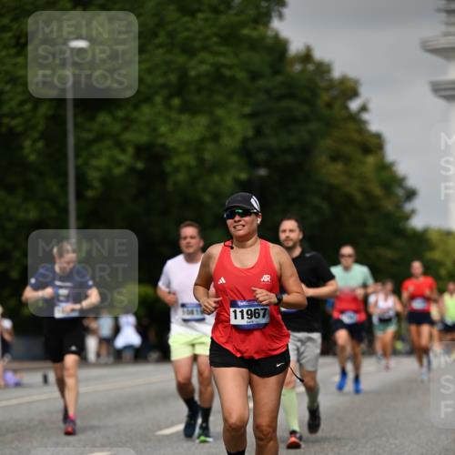 29.06.2025 - hella hamburg halbmarathon Dr. Thomas Lammeyer http://msf.ph/oto/8232709 29.06.2025 10:13:28 Kennedybrücke 7081, 7187, 9297, 9306, 9781, 10819, 11067 meine-sportfotos.de
