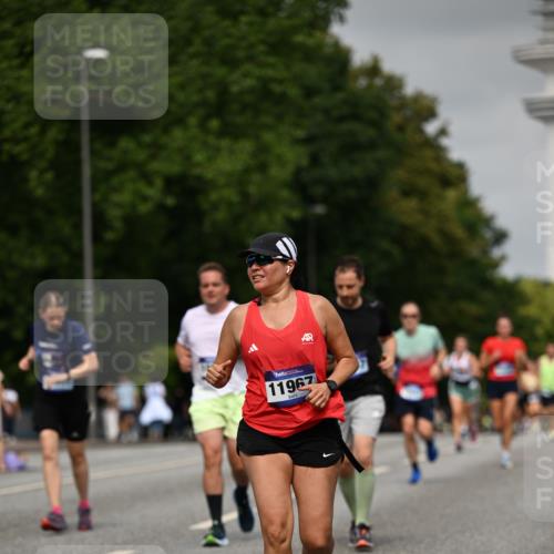 29.06.2025 - hella hamburg halbmarathon Dr. Thomas Lammeyer http://msf.ph/oto/8232716 29.06.2025 10:13:28 Kennedybrücke 7081, 7187, 9297, 9306, 9781, 10819, 11067 meine-sportfotos.de