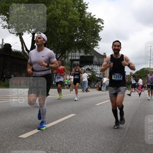 29.06.2025 - hella hamburg halbmarathon Yannick Fuchs http://msf.ph/oto/8232718 29.06.2025 10:46:52 20KM 1098, 1257, 1482, 1657, 1683, 2111, 2208, 2444, 2814, 3258, 3399, 3952, 3999, 4121, 4419, 4587, 4726, 5169, 5194, 5607, 5907, 6897, 7178, 7232, 7383, 7475, 8273, 8316, 8587, 8651, 8955, 9065, 9163, 10529, 10811, 11217, 11588, 11589, 11604, 11689, 12155, 12482, 12519, 13211, 13301, 14198, 14286, 14805, 15681, 15980, 16467, 16929, 17130, 17198, 17710, 17773, 18249, 18331, 19208 meine-sportfotos.de