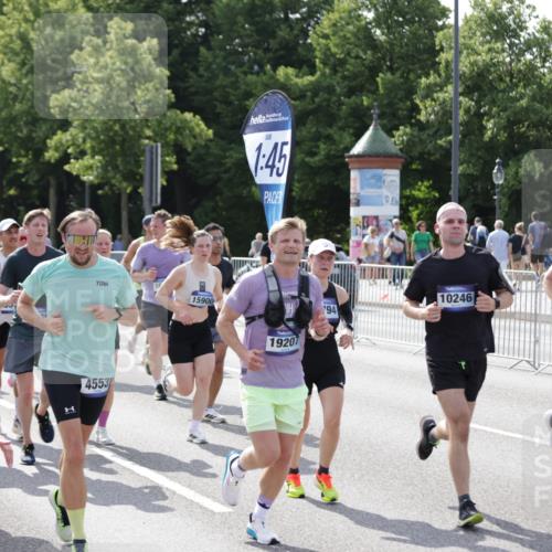 29.06.2025 - hella hamburg halbmarathon Jannik Wohlers http://msf.ph/oto/8232727 29.06.2025 09:52:49 Lombardsbrücke 1012, 1391, 1466, 1558, 1735, 1750, 1759, 2048, 2234, 2590, 3304, 3907, 4091, 4553, 4997, 5022, 5132, 5623, 5624, 6081, 6152, 6203, 6460, 6712, 7147, 7204, 7322, 7450, 7765, 8063, 8145, 8664, 8694, 8704, 8722, 8819, 9232, 9305, 9534, 9540, 9544, 9585, 9794, 10216, 10246, 10313, 10789, 11094, 11153, 11291, 11469, 11648, 11858, 12035, 12154, 12643, 12685, 12966, 13015, 13051, 13303, 13690, 13782, 14351, 14794, 15651, 15803, 15900, 16617 meine-sportfotos.de