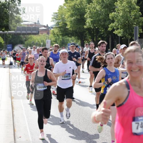 29.06.2025 - hella hamburg halbmarathon Jannik Wohlers http://msf.ph/oto/8232770 29.06.2025 09:52:50 Lombardsbrücke 1012, 1391, 1466, 1558, 1735, 1750, 1759, 2048, 2234, 2590, 3304, 3907, 4091, 4553, 4997, 5022, 5132, 5623, 5624, 6081, 6152, 6203, 6460, 6712, 7147, 7204, 7322, 7450, 7765, 8063, 8145, 8664, 8694, 8819, 9126, 9305, 9534, 9540, 9544, 9585, 9794, 10216, 10246, 10313, 10789, 11094, 11153, 11291, 11469, 11648, 11858, 12035, 12154, 12643, 12685, 12966, 13015, 13051, 13303, 13690, 13782, 14275, 14351, 14794, 15651, 15803, 15900, 16105, 16617, 16685, 17729 meine-sportfotos.de