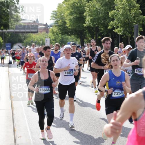 29.06.2025 - hella hamburg halbmarathon Jannik Wohlers http://msf.ph/oto/8232794 29.06.2025 09:52:50 Lombardsbrücke 1012, 1391, 1466, 1558, 1735, 1750, 1759, 2048, 2234, 2590, 3304, 3907, 4091, 4553, 4997, 5022, 5132, 5623, 5624, 6081, 6152, 6203, 6460, 6712, 7147, 7204, 7322, 7450, 7765, 8063, 8145, 8664, 8694, 8819, 9126, 9305, 9534, 9540, 9544, 9585, 9794, 10216, 10246, 10313, 10789, 11094, 11153, 11291, 11469, 11648, 11858, 12035, 12154, 12643, 12685, 12966, 13015, 13051, 13303, 13690, 13782, 14275, 14351, 14794, 15651, 15803, 15900, 16105, 16617, 16685, 17729 meine-sportfotos.de