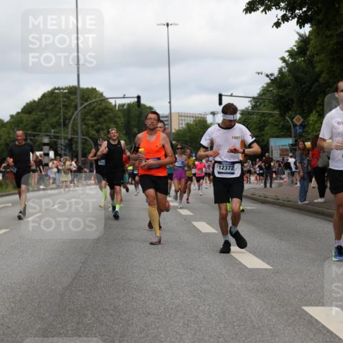 29.06.2025 - hella hamburg halbmarathon Yannick Fuchs http://msf.ph/oto/8232800 29.06.2025 10:34:17 20KM 1358, 2044, 2546, 2563, 2573, 2972, 3547, 3626, 4398, 4565, 5752, 7981, 8319, 8346, 8925, 9116, 9540, 11284, 11305, 11714, 11806, 12046, 12091, 12335, 12372, 13190, 13479, 13514, 14077, 14204, 14272, 15094, 15336, 15421, 15435, 15744, 15828, 17005, 17425, 17668, 17792, 17916, 18013, 18154, 18285, 18803 meine-sportfotos.de