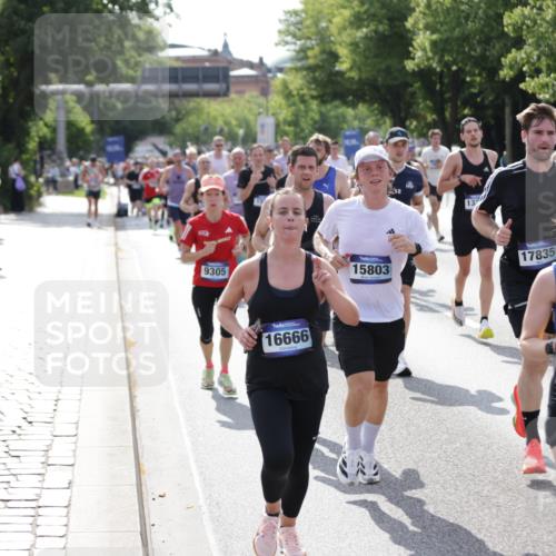 29.06.2025 - hella hamburg halbmarathon Jannik Wohlers http://msf.ph/oto/8232813 29.06.2025 09:52:50 Lombardsbrücke 1012, 1391, 1466, 1558, 1735, 1750, 1759, 2048, 2234, 2590, 3304, 3907, 4091, 4553, 4997, 5022, 5132, 5623, 5624, 6081, 6152, 6203, 6460, 6712, 7147, 7204, 7322, 7450, 7765, 8063, 8145, 8664, 8694, 8819, 9126, 9305, 9534, 9540, 9544, 9585, 9794, 10216, 10246, 10313, 10789, 11094, 11153, 11291, 11469, 11648, 11858, 12035, 12154, 12643, 12685, 12966, 13015, 13051, 13303, 13690, 13782, 14275, 14351, 14794, 15651, 15803, 15900, 16105, 16617, 16685, 17729 meine-sportfotos.de