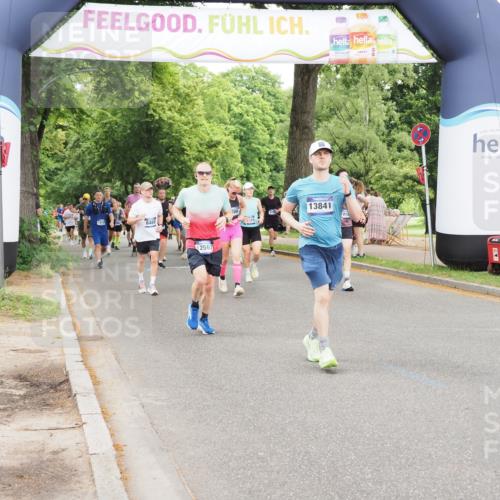 29.06.2025 - hella hamburg halbmarathon MichiJ http://msf.ph/oto/8232824 29.06.2025 10:49:42 Zwischen KM18-KM19 1114, 1940, 4859, 6311, 9124, 9899, 11402, 12567, 13739, 13841, 16540, 18359, 18796 meine-sportfotos.de
