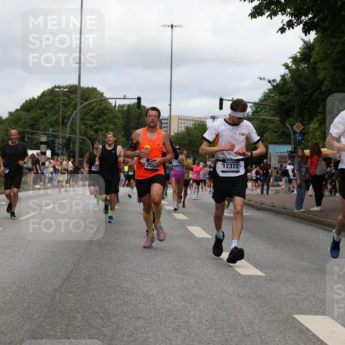 29.06.2025 - hella hamburg halbmarathon Yannick Fuchs http://msf.ph/oto/8232840 29.06.2025 10:34:17 20KM 1358, 2044, 2546, 2563, 2573, 2972, 3547, 3626, 4398, 4565, 5752, 7981, 8319, 8346, 8925, 9116, 9540, 11284, 11305, 11714, 11806, 12046, 12091, 12335, 12372, 13190, 13479, 13514, 14077, 14204, 14272, 15094, 15336, 15421, 15435, 15744, 15828, 17005, 17425, 17668, 17792, 17916, 18013, 18154, 18285, 18803 meine-sportfotos.de