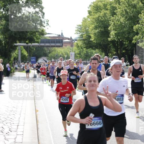 29.06.2025 - hella hamburg halbmarathon Jannik Wohlers http://msf.ph/oto/8232842 29.06.2025 09:52:51 Lombardsbrücke 1012, 1391, 1466, 1558, 1735, 1750, 1759, 2234, 2590, 3304, 3907, 4091, 4553, 4997, 5022, 5132, 5623, 5624, 6081, 6152, 6203, 6460, 6712, 7147, 7204, 7322, 7450, 7765, 8063, 8664, 8694, 9126, 9305, 9534, 9540, 9544, 9585, 9794, 10246, 10313, 10789, 11094, 11291, 11469, 11648, 11858, 12035, 12154, 12643, 12685, 12966, 13015, 13051, 13303, 13690, 14275, 14351, 14794, 15629, 15651, 15803, 15900, 16105, 16617, 16685, 17729 meine-sportfotos.de