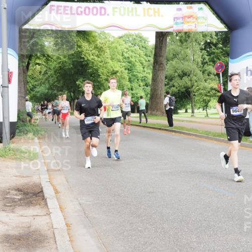 29.06.2025 - hella hamburg halbmarathon MichiJ http://msf.ph/oto/8232850 29.06.2025 10:26:41 Zwischen KM18-KM19 3480, 5791, 7743, 8571, 9017, 9171, 9643, 10793, 16075, 18193, 18277 meine-sportfotos.de