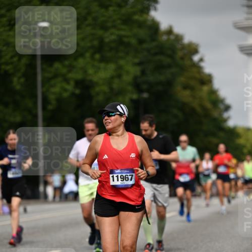 29.06.2025 - hella hamburg halbmarathon Dr. Thomas Lammeyer http://msf.ph/oto/8232867 29.06.2025 10:13:28 Kennedybrücke 7081, 7187, 9297, 9306, 9781, 10819, 11067 meine-sportfotos.de