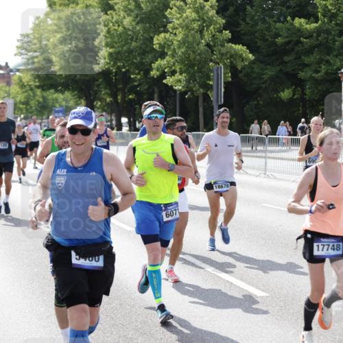 29.06.2025 - hella hamburg halbmarathon Jannik Wohlers http://msf.ph/oto/8232914 29.06.2025 09:53:07 Lombardsbrücke 1466, 1558, 1750, 2365, 2402, 2623, 3004, 3146, 3186, 3414, 4091, 4310, 5022, 5460, 5692, 6071, 6282, 6375, 6460, 6903, 7322, 7448, 9126, 9200, 9303, 9626, 9723, 9794, 9965, 10789, 11283, 11858, 12271, 13009, 13303, 13450, 13690, 14034, 14200, 14262, 14275, 14464, 15519, 15629, 16084, 16105, 16286, 16333, 16617, 16685, 16725, 17384, 17718, 17729, 17748, 17960, 18066, 18638, 18678, 18922 meine-sportfotos.de