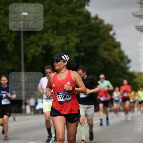 29.06.2025 - hella hamburg halbmarathon Dr. Thomas Lammeyer http://msf.ph/oto/8232923 29.06.2025 10:13:28 Kennedybrücke 7081, 7187, 9297, 9306, 9781, 10819, 11067 meine-sportfotos.de