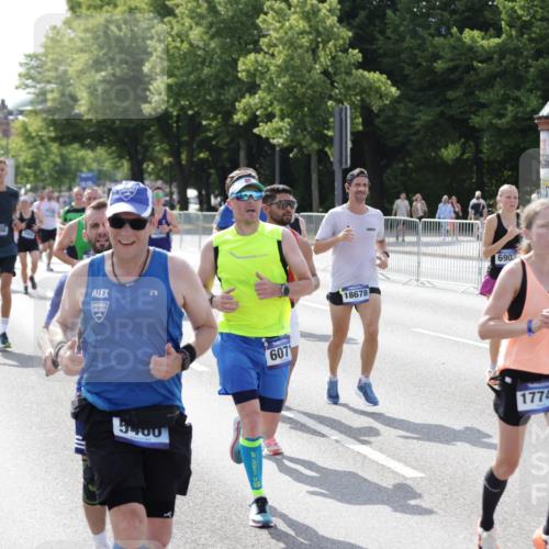 29.06.2025 - hella hamburg halbmarathon Jannik Wohlers http://msf.ph/oto/8232932 29.06.2025 09:53:07 Lombardsbrücke 1466, 1558, 1750, 2365, 2402, 2623, 3004, 3146, 3186, 3414, 4091, 4310, 5022, 5460, 5692, 6071, 6282, 6375, 6460, 6903, 7322, 7448, 9126, 9200, 9303, 9626, 9723, 9794, 9965, 10789, 11283, 11858, 12271, 13009, 13303, 13450, 13690, 14034, 14200, 14262, 14275, 14464, 15519, 15629, 16084, 16105, 16286, 16333, 16617, 16685, 16725, 17384, 17718, 17729, 17748, 17960, 18066, 18638, 18678, 18922 meine-sportfotos.de