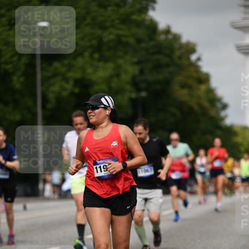 29.06.2025 - hella hamburg halbmarathon Dr. Thomas Lammeyer http://msf.ph/oto/8232935 29.06.2025 10:13:29 Kennedybrücke 7081, 7187, 7636, 9297, 9306, 9781, 10819, 11067 meine-sportfotos.de